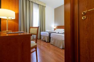 Postel nebo postele na pokoji v ubytování Garden Hotel