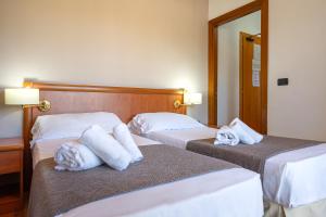 Postel nebo postele na pokoji v ubytování Garden Hotel