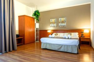 Postel nebo postele na pokoji v ubytování Garden Hotel