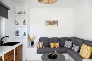 Imagen de la galería de Beachfront cycladic suite Irene Apartments boutique hotel, en Kanala 41 fotos más