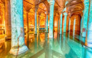 The swimming pool at or close to Eresin Hotels Topkapı