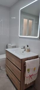 Koupelna v ubytování Habitacion Matrimonio a 100 m de la Playa de Poniente