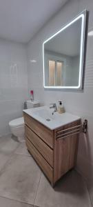 Koupelna v ubytování Habitacion Matrimonio a 100 m de la Playa de Poniente