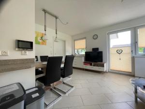 TV a/nebo společenská místnost v ubytování Karo`s Apartment