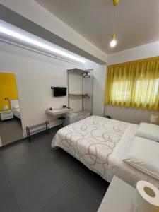 A bed or beds in a room at Sicilia Bedda B&B