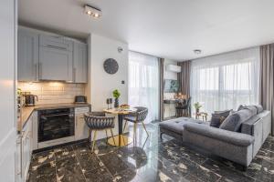 Kuchyň nebo kuchyňský kout v ubytování Emihouse Riverside Apartments + 37 fotografií