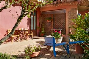 A garden outside Cascina Sant'Eufemia