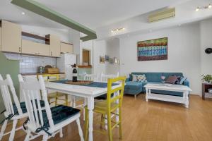 Kuchyňa alebo kuchynka v ubytovaní Apartman KLARA 2