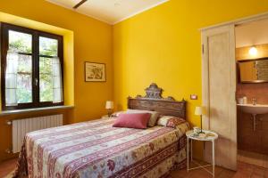 A bed or beds in a room at Cascina Sant'Eufemia