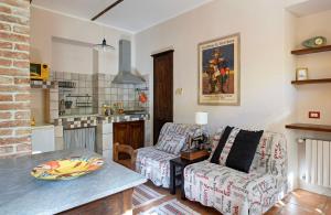 A kitchen or kitchenette at Cascina Sant'Eufemia
