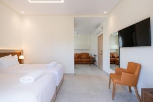 TV i/ili multimedijalni sistem u objektu Hotel El Toro Tanger