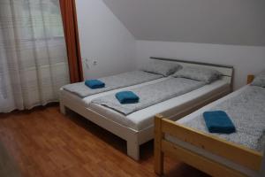 Postel nebo postele na pokoji v ubytování Cabană în inima munților - Gálkuti Kulcsosház