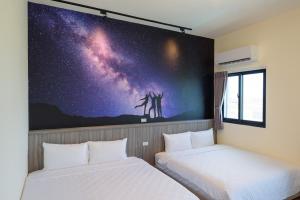 Giường trong phòng chung tại Across the Ocean B&B