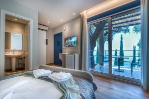 Posteľ alebo postele v izbe v ubytovaní Corfu Luxury Villas