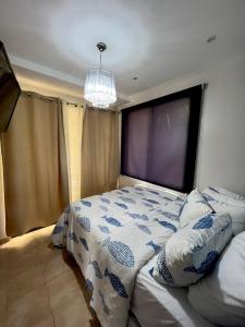 เตียงในห้องที่ Turtle's Nest Condo