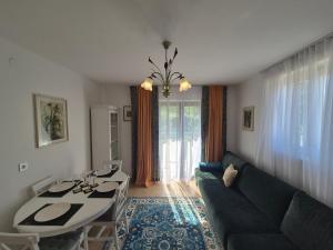 Billede fra billedgalleriet på E&E Apartments Green Oasis i Igalo + 21 billeder