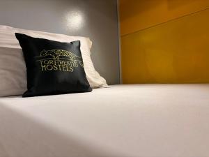 Tempat tidur dalam kamar di Forrest Hostels