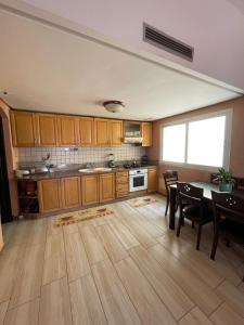 Kuchyň nebo kuchyňský kout v ubytování Appartement vue sur mer