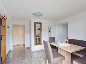 a dining room with a table and chairs and a mirror at Wohnung am Waldrand am Tanneneck in Plettenberg