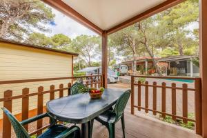 Bazén v ubytování Camping Village Le Calanchiole nebo v jeho okolí