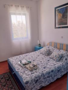 Ένα ή περισσότερα κρεβάτια σε δωμάτιο στο Apartments Smokva