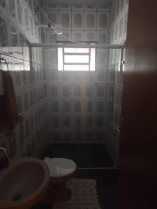 Koupelna v ubytování Casa com pisina infantil em Brotas