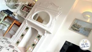 a living room with a mirror on the wall at Little Star Of The Sea - Broadstairs in Kent