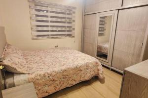 En eller flere senge i et værelse på Apartment in Sidon, Lebanon