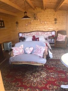 Χώρος καθιστικού στο The Love Shack