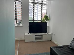 Televisyen dan/atau pusat hiburan di Central Birmingham Modern Apt