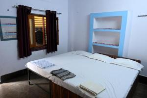 Voodi või voodid majutusasutuse Sandhya Guest House toas