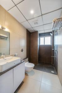 Hotel GSR Tumkur的一间浴室