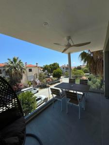 En balkon eller terrasse på Callie luxury apartments