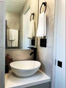 Gallery image of The Endeavor Tiny Home! in Elizabethtown