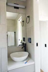 Gallery image of The Endeavor Tiny Home! in Elizabethtown