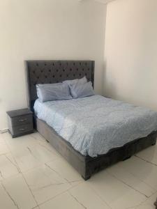 Postel nebo postele na pokoji v ubytování Mehdia Beach