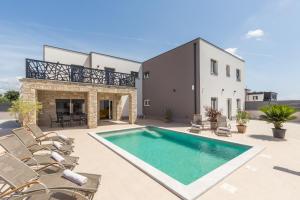 Φωτογραφία από το άλμπουμ του Villa Mirela Lux σε Sisan