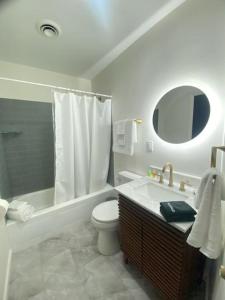 Ένα μπάνιο στο The Huber The Archive Lofts