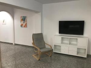 A television and/or entertainment centre at Bahia Colon