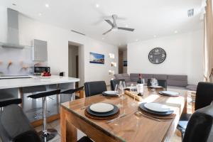 a dining room and kitchen with a table and chairs at "Le Zen" by EnjoyNice, central spacious apartment with Airco, beach at 10 min in Nice