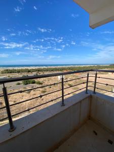 Balkón nebo terasa v ubytování Appartement avec vue unique sur la plage