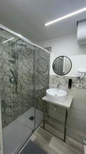 Et badeværelse på La Maddalena House + 29 billeder