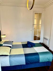 En eller flere senger på et rom på Guest House Tour Eiffel Paris