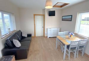Posezení v ubytování Apartment Overlooking Achill