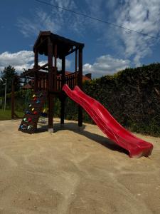 Ο χώρος παιχνιδιού για παιδιά στο Park Zastawie