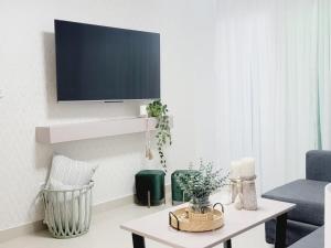 Μια τηλεόραση ή/και κέντρο ψυχαγωγίας στο Spacious 3br Apt Santiago
