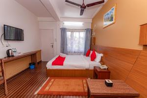 Letto o letti in una camera di Basundhara Resort Pokhara