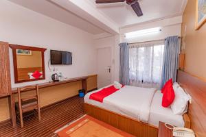 Letto o letti in una camera di Basundhara Resort Pokhara