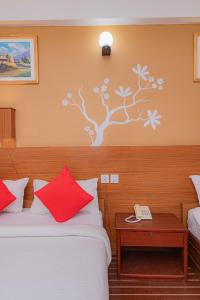 Letto o letti in una camera di Basundhara Resort Pokhara