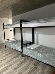 Ένα ή περισσότερα κρεβάτια σε δωμάτιο στο Hostel VANTA